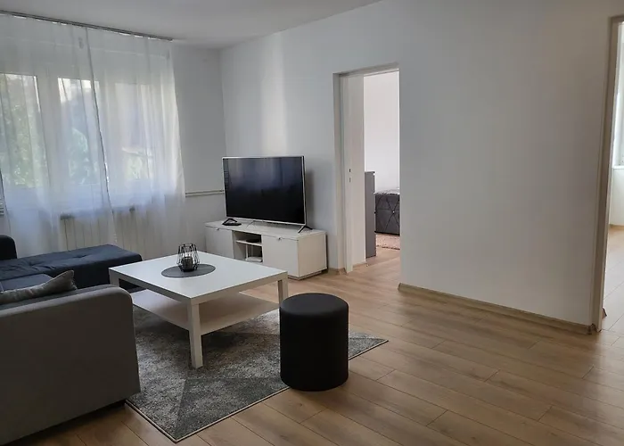 Apartmán Slavija Lux! 2 Bedroom Center